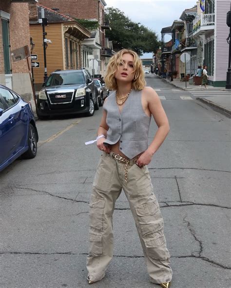 lizzē broadway (@lizzebroadway) • Instagram photos and videos.